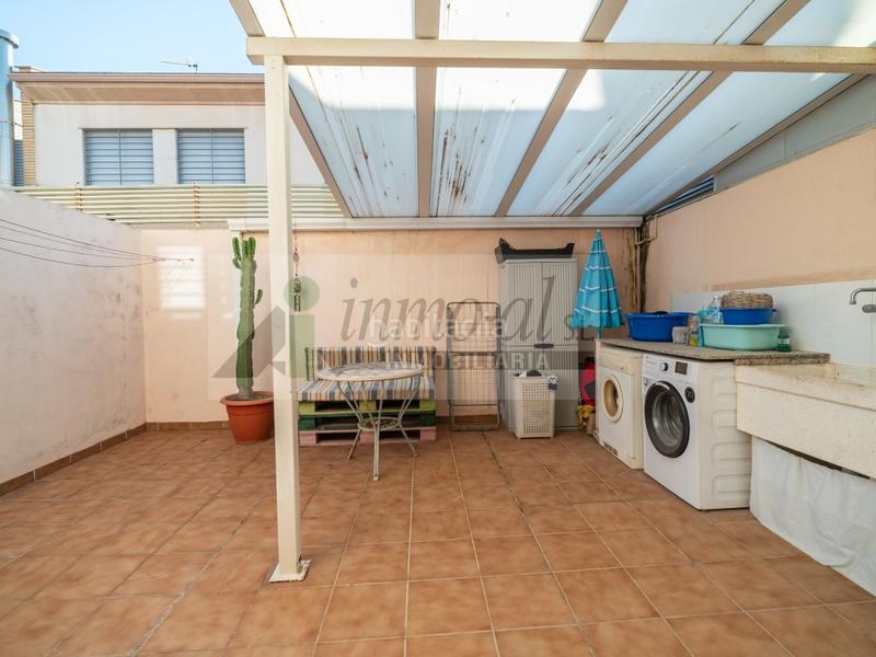 Foto 332f0661-7a87-4eb5-976d-bf729cda005a. Maison jumelée avec chauffage parking dans Centro Almazora / Almassora