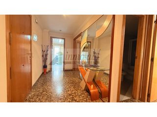 Appartamento  Calle san fernando. En exclusiva impecable piso de 3 dormitorios con garaje, punto d
