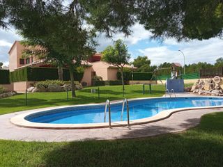 Appartement  Mont-roig de sio. Apartamento con piscina en motroig