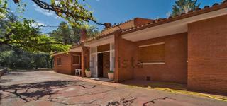 Xalet a Ametlla del Vallès (L´). Casa situada en urbanizaciòn el serrat