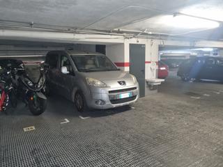 Aparcament cotxe a Plaça de cardona 6. Plaza de parking + dos trasteros