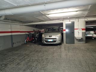 Aparcament cotxe a Plaça de cardona 6. Plaza de parking + dos trasteros