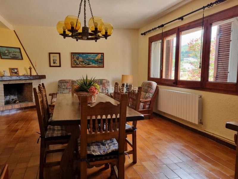 Foto 0e30b056-f95d-440d-a602-d2ee6efdef32. Casa a schiera con camino riscaldamento parcheggio in Torrelles de Foix