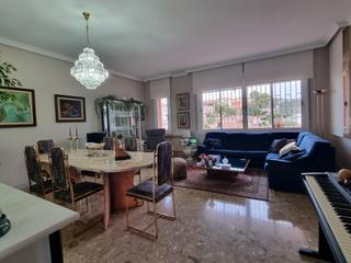 Xalet a Cervelló. Casa unifamiliar aislada