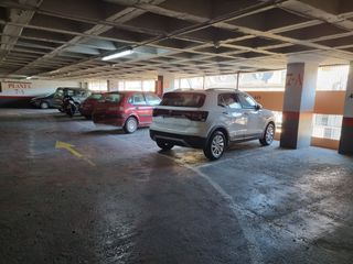 Car parking in Carrer de casp 51. Plaza de garaje coche mediano