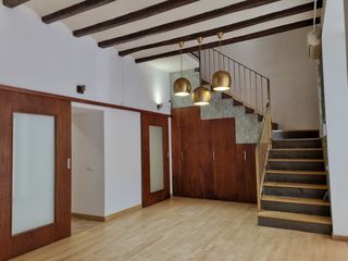 Duplex  Carrer de sant pere mitjà. Piso duplex esquinero