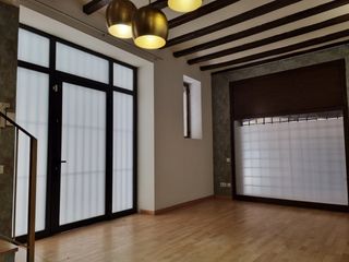 Dúplex  Carrer de sant pere mitjà. Piso duplex esquinero