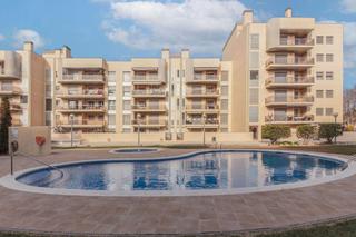 Pis  Gegants pere i carme. Piso amplio con piscina y garaje en edificio moderno  centro de