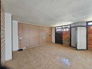 Geschäftsraum  Carrer carrer d'andorra. Local diáfano en venta en finca seminueva en segur de calafell