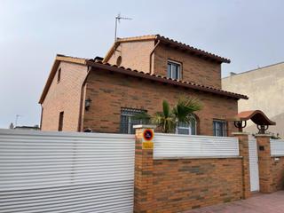 Xalet  Marti i pol. Casa unifamiliar en rodonyà con jardín, piscina y vistas  4 habi