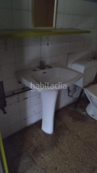 Foto 71c851a9-d4dc-4f83-95bc-355f43dd5c06. Local comercial  con gran potencial en la entrada en Sitges