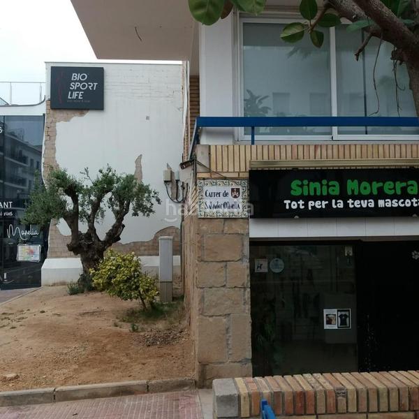 Foto aabb2f97-bf94-4215-9f54-69b9750dc116. Local comercial  con gran potencial en la entrada en Sitges