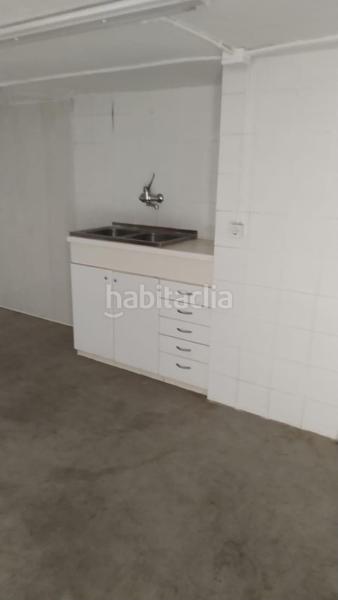 Foto b1def149-c01c-4480-8d75-430074f3c964. Local comercial  con gran potencial en la entrada en Sitges