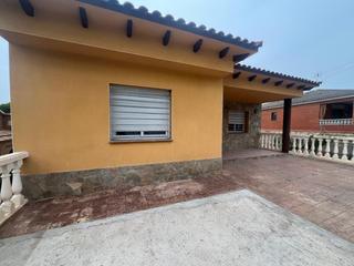 Chalet in Mas romeu. Chalet independiente con amplio jardín en baronia de mar  tranqu