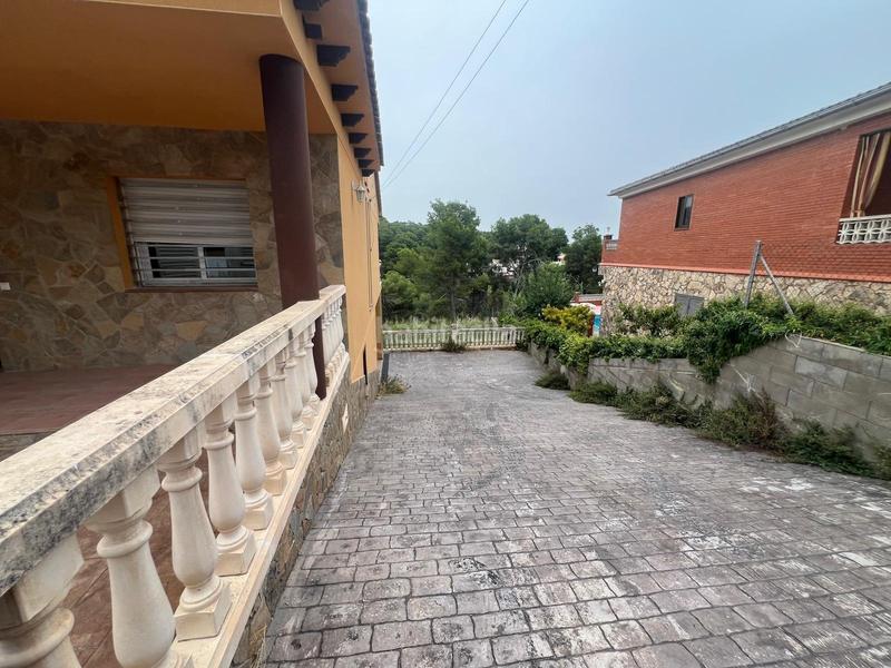 Foto 517b8763-282b-436d-8068-903ea6aea770. Chalet  independiente con amplio jardín en baronia de mar tranquilidad, espacio y excelente conexión en Calafell