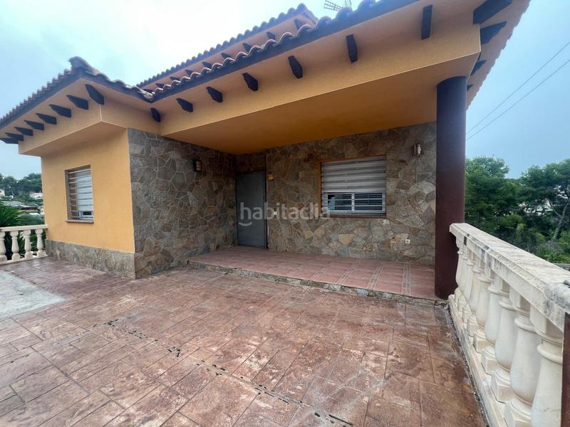 Foto b7521165-cf81-4ec0-b096-281908256b84. Chalet  independiente con amplio jardín en baronia de mar tranquilidad, espacio y excelente conexión en Calafell