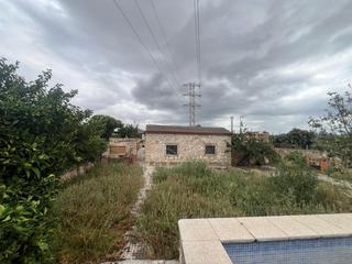 Chalet à Santa Oliva. Chalet independiente con jardín y piscina en les pedreres, santa
