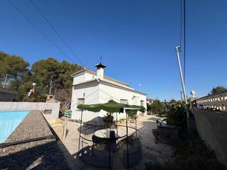 Chalet  Calle banyeres de. Oportunidad única en cubelles, zona corral den cona!