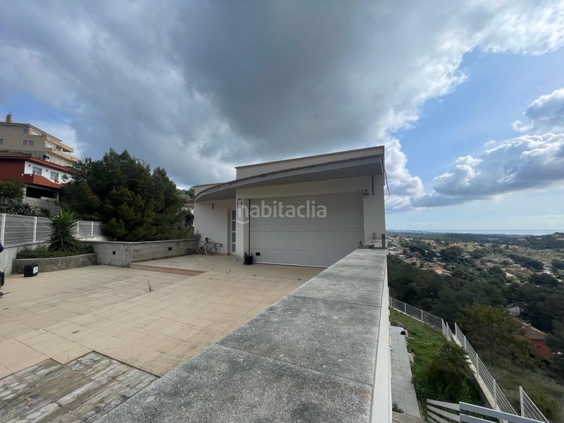 Foto 2f2b7a7c-08bd-45d6-80d2-053e8e2c88e4. Xalet amb calefacció aparcament a costa Cunit - els jardins - els rosers Cunit