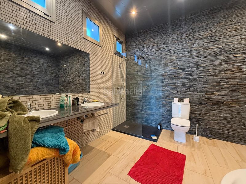 Foto 36837f53-2378-44c9-856d-5a476e3e9b40. Xalet amb calefacció aparcament a costa Cunit - els jardins - els rosers Cunit