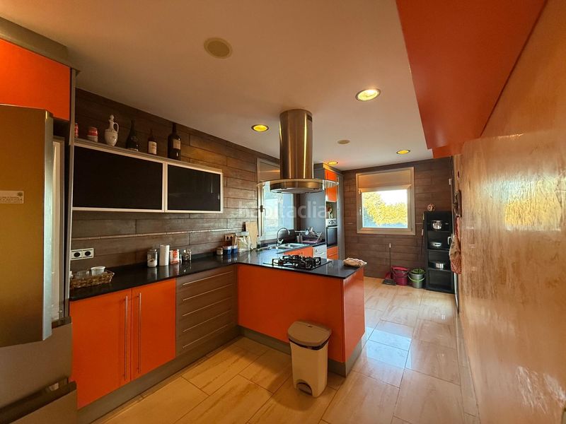 Foto 38021b46-d0c4-44f3-8660-fc8a6268bf5f. Xalet amb calefacció aparcament a costa Cunit - els jardins - els rosers Cunit