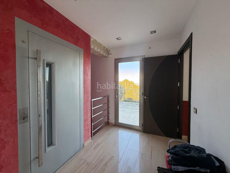 Foto 38245766-7746-4cbb-8104-bbf9c77ee8d0. Xalet amb calefacció aparcament a costa Cunit - els jardins - els rosers Cunit