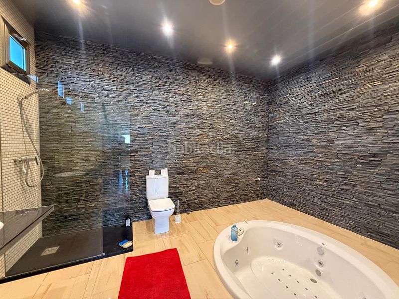 Foto a5b1dc1e-66d8-4880-91a4-f058feead0db. Xalet amb calefacció aparcament a costa Cunit - els jardins - els rosers Cunit