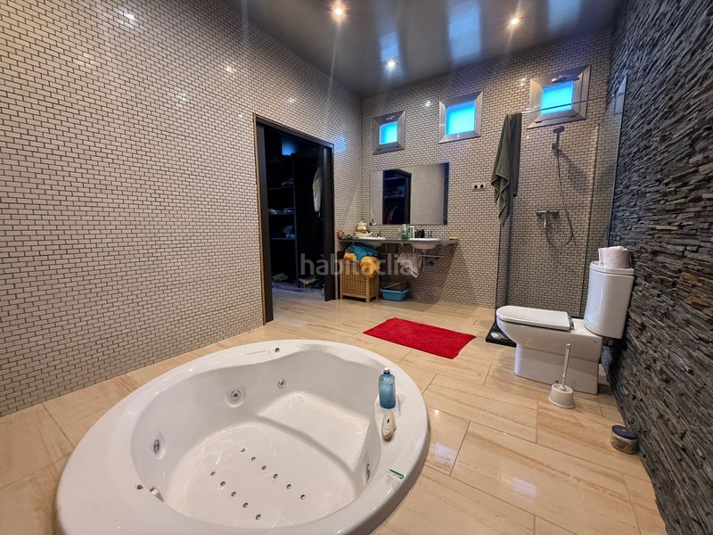 Foto afc703a7-1e17-4f2d-9852-fd8c153c8d03. Xalet amb calefacció aparcament a costa Cunit - els jardins - els rosers Cunit