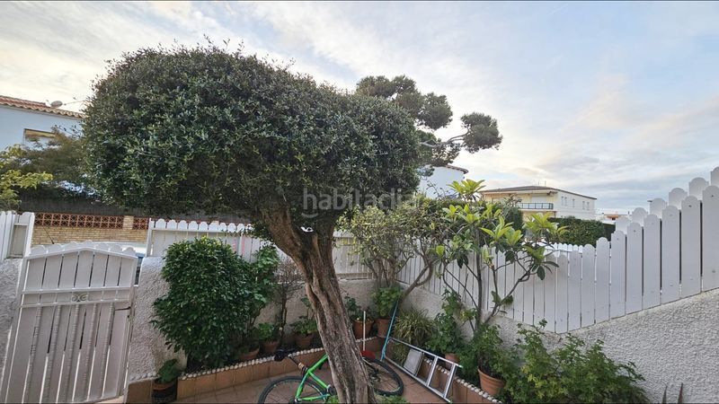 Foto 25251d90-c9bf-4d1c-b238-097b06bc0c98. Casa adosada adosada con jardín y piscina a 500m del mar en el vendrell, zona san salvador en Coma-ruga