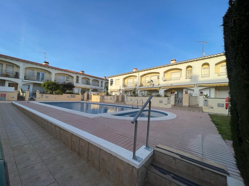 Foto a8478ea8-a4be-4104-a33b-b9f28e8a7026. Casa adossada amb calefacció piscina a Sant Salvador Coma-ruga