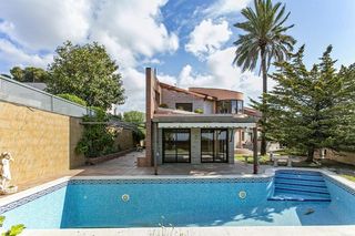 Chalet  Avenida aragai l'. En subasta chalet de lujo en la zona aragai