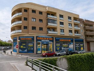 Local Comercial  Carrer de la rasa d'en solà. Local comercial con gran potencial para negocio de trasteros y a