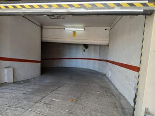 Location Parking voiture  Avenida avinguda camp d'esports. Amplia plaza de parking en el tancat, el vendrell  solo 65