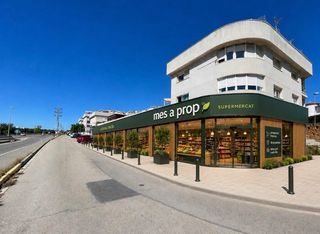 Local Comercial  Carrer c. guilleries. Gran local comercial de 1.209 m2 frente a la n340  ideal superme