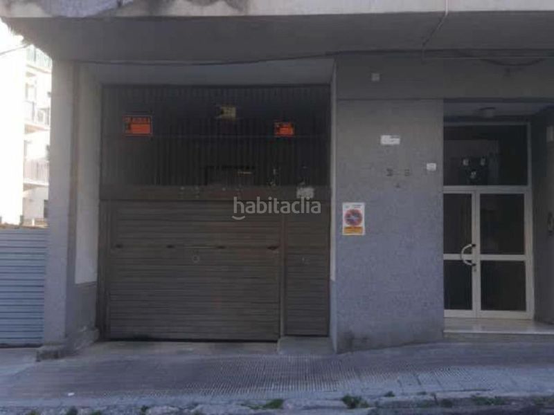Foto 4ef1c1c4-ef34-42ea-8e90-78ba34082951. Autoparkplatz in Centre Vendrell (El)