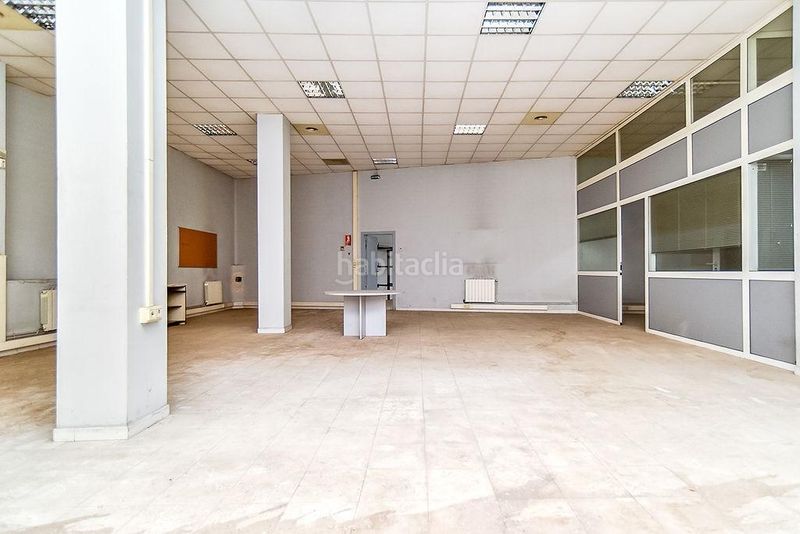 Foto 11ca9b15-aebe-478b-898f-2c8eec6f8225. Local comercial a Centre Torredembarra
