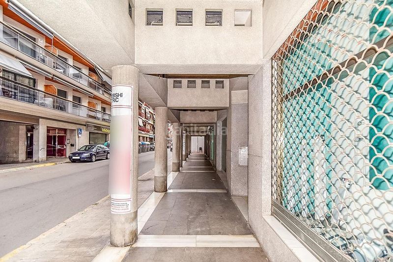 Foto b9baef7a-534a-4c0d-a134-4b8062bd5724. Local comercial a Centre Torredembarra