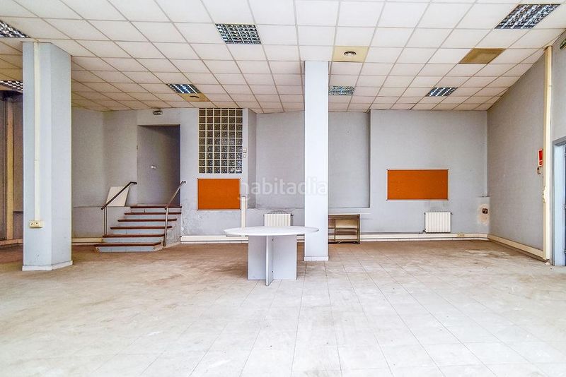 Foto f5c206b8-8815-4f45-8ef7-fb132a85c507. Local comercial a Centre Torredembarra