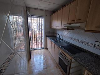 Appartamento  Calle doctor fleming. Piso de 90 m2 con balcón y patio en les roquetes  sant pere de r