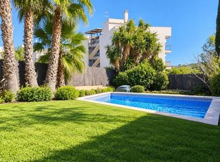 Casa a schiera  Calle montserrat roig. Chalet adosado de 200 m2 con piscina en roda de barà