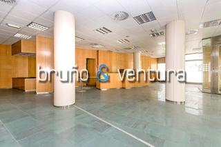 Local commercial à Nord. En venta local en vilanova i la geltrú