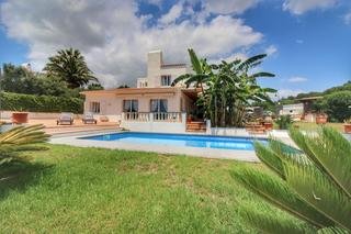 Chalet  Carrer de la mar mediterrània. Villa con vistas al mar