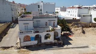 Xalet  Carrer santa bàrbara. Una villa grande para reformar con vistas fantásticas al mar