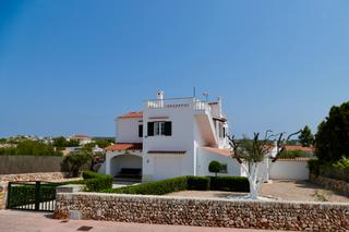 Xalet a Es Castell. Una villa con vistas fantásticas al mar con piscina y 5 dormitor
