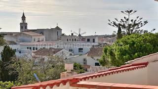 Casa a Plaza dels pins 5. Una casa en el centro del pueblo con 3 dormitorios, 3 baños, gar