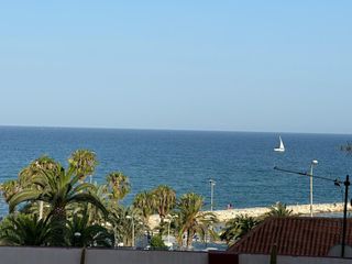 Location Appartement  Calle c.san cayetano. Se alquila piso junto al mar