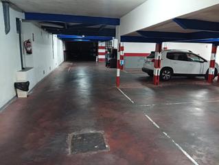 Aparcament cotxe en Santo Domingo. 10 plazas garaje, 12 motos, 7 trasteros