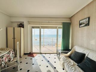 Appartement à Gaspar Perelló. Apartamento en primera línea de playa con terraza en la mata