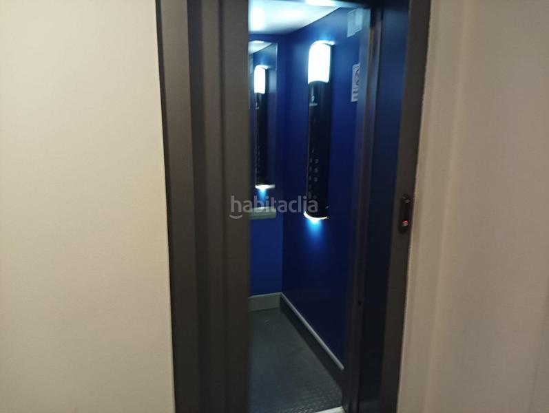 Foto cc7aa0cc-5210-45a0-b30a-9c78db195548. Pis a Campello Playa Campello (el)