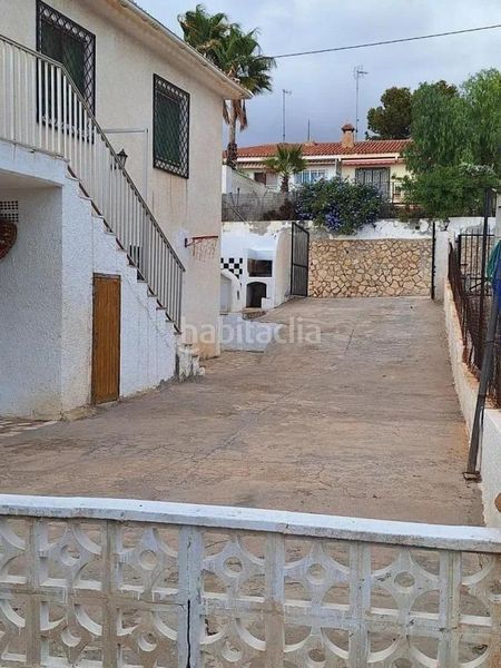 Foto a0a77559-4dae-45de-a955-5f105c868c97. Casa adossada a Pueblo Acantilado-Lanuza Campello (el)
